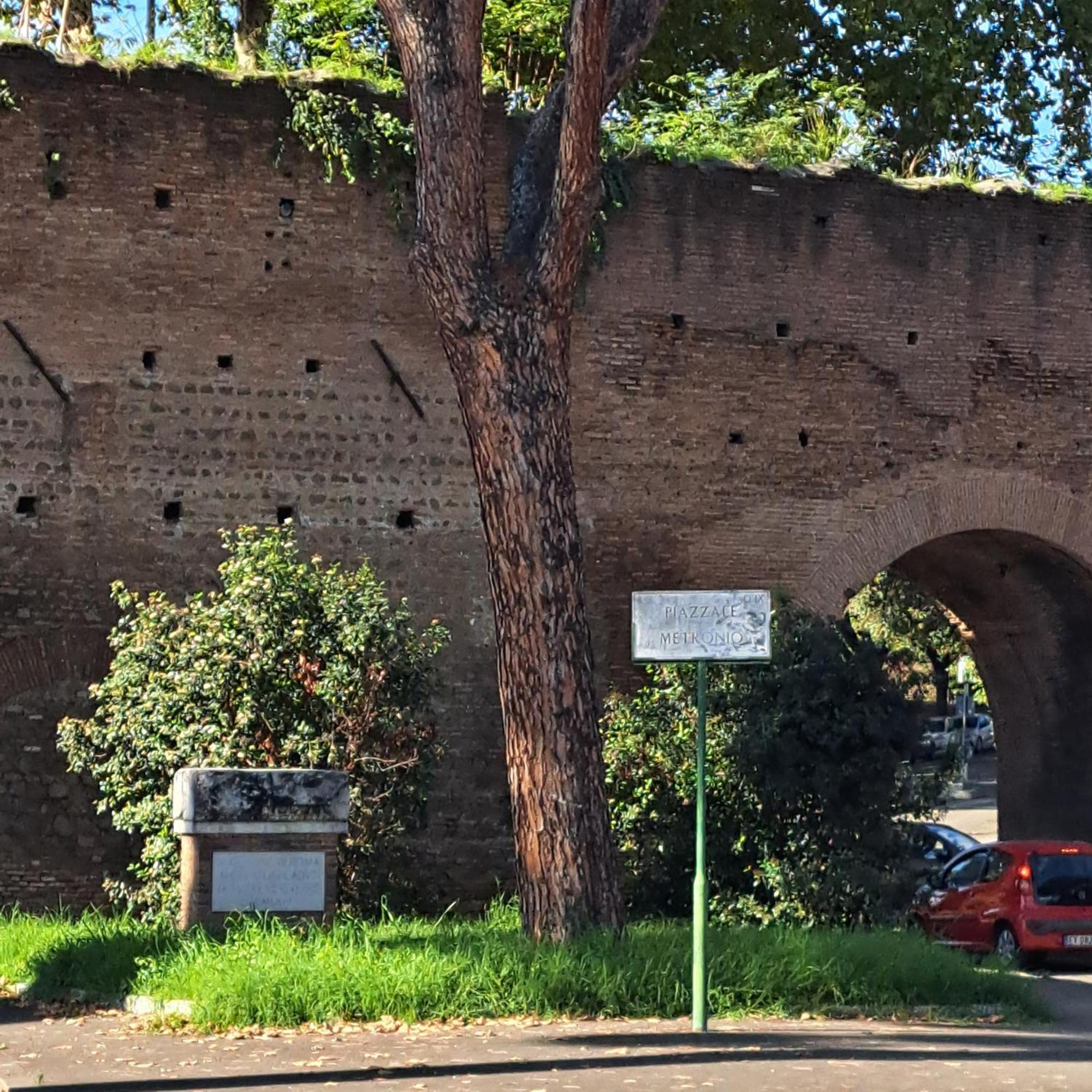Giovanni Porta Metronia *